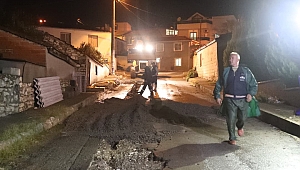 Urla’da belediye ekipleri gece boyunca çalıştı