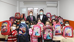 Buca Belediyesi’nden öğrencilere kırtasiye desteği