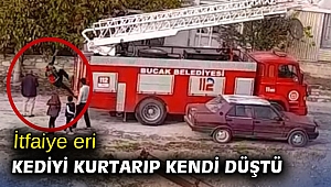 İtfaiye eri kediyi kurtarıp kendi düştü