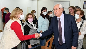 Başkan Selvitopu semt merkezi kursiyerlerinin yeni yılını kutladı