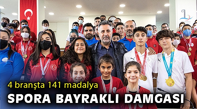 Bayraklı'nın sporcuları başarıya doyamadı: 4 branşta 141 madalya!