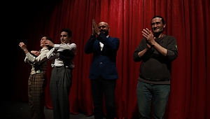 BBŞT’de ikinci gala: “Saatleri Ayarlama Enstitüsü” 2 farklı bölümle gala yaptı