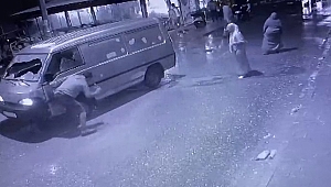Aileler arasında taşlı sopalı kavga! Arabayı parçaladılar