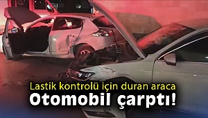 Akaryakıt istasyonunda lastik kontrolü için duran araca otomobil çarptı!