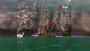 Dev kaya parçası teknelerin üzerine düştü: 2 ölü, 34 yaralı
