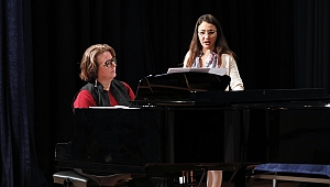 Grammy ödüllü sanatçı Kristin Roach, İzmir'de