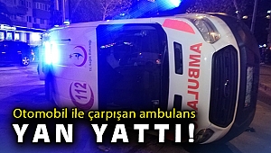 İzmir’de otomobil ile çarpışan ambulans yan yattı!