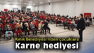Kınık Belediyesi’nden çocuklara karne hediyesi