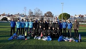 Kuşadası Belediyesi’nden amatör spor kulüplerine malzeme desteği