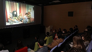 DEÜ’nün sinema salonu Şoför Nebahat’la perdelerini açtı