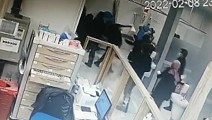 Hemşire ve görevlilere hastane ortasında dehşeti yaşattılar