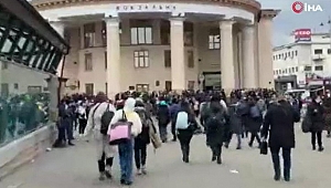 Kiev'de halk, tren garına akın etti