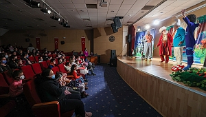 Buca’da tiyatro rüzgârı esti
