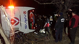 Erzincan'da feci kaza! 2 ölü, 6'si ağır 32 yaralı