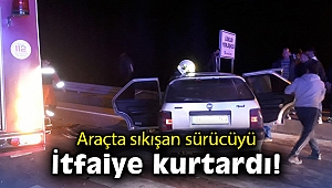 Kaza yapan otomobilde sıkışan sürücüyü itfaiye kurtardı