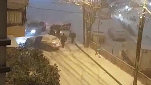 Korku dolu anlar: Otomobil çocuk parkına uçtu!