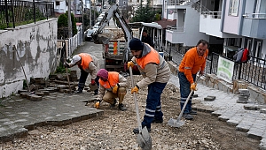 Kuşadası Belediyesi yol yapım ve bakım seferberliğine aralıksız devam ediyor