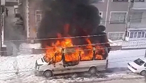 Park halindeki okul servisi alev alev yandı!