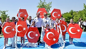 Başkan İduğ, makamı çocuklara teslim etti