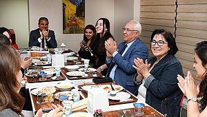 Başkan Selvitopu iftara davet eden öğrencileri kırmadı
