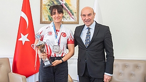 Başkan Soyer genç dövüş şampiyonu Gürel’i ağırladı