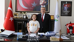 Başkan Tekin, 23 Nisan'da koltuğu çocuklara devretti