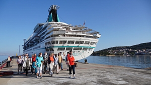 Çeşme pandemi sonrası ilk kruvaziyer gemisini karşıladı
