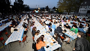 Ege Üniversitesi ve Türk Kızılay’ı Egeli öğrencileri iftar yemeğinde buluşturdu