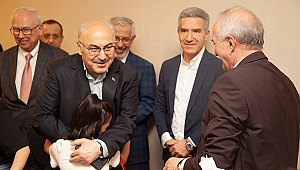 İzmir protokolü ‘Sevgi Evleri’ndeki çocuklarla iftarda buluştu