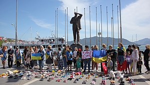Marmaris’te yaşayan Ukraynalılar savaşta ölen çocuklar için toplandı
