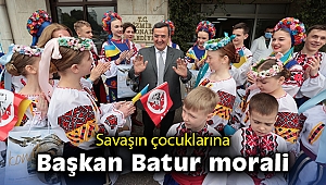 Savaşın çocuklarına Başkan Batur morali