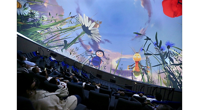 Tüm evren bir yarım kürede: Karşıyaka Evrensel Çocuk Merkezi Planetaryumu