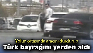 Yolun ortasında aracını durdurdu, yere düşen Türk bayrağını aldı