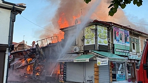 Korkutan yangın: 15 iş yeri alev alev yandı!