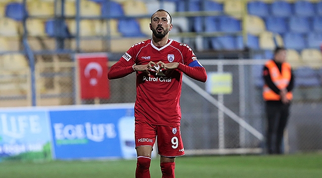 Altınordu’da Ahmet İlhan Özek’in sözleşmesi uzatıldı