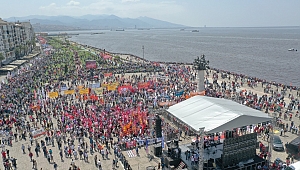 Başkan Soyer 1 Mayıs’ı emekçilerle meydanda kutladı