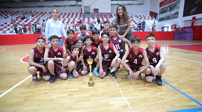 Bayraklı'da okullar arası basketbol turnuvası