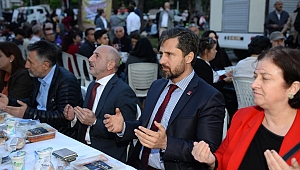 CHP İZMİR DEPREMZEDELERLE İFTARDA BULUŞTU