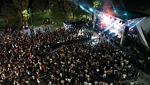 Egeli gençlerin şenlik coşkusu konserlerle devam etti