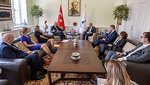 İngiltere Büyükelçisi’nden İzmir Büyükşehir Belediyesi’ne ziyaret