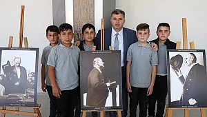Kınık’ta Atatürk fotoğrafları sergisine yoğun ilgi