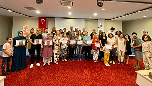 “Mahallemizin Kadınları Sinema Yapıyor” projesi ilk mezunlarını verdi