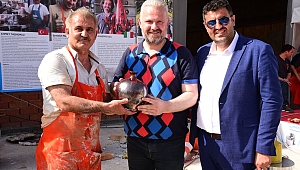 Pehlivan, çömlek tezgâhının başına geçti ve müjdeyi verdi