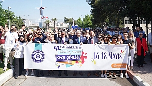 Şenlik yürüyüşü renkli görüntülere sahne oldu
