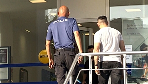 Silahlı banka soygunu! 80 bin dolar çalıp kaçtılar