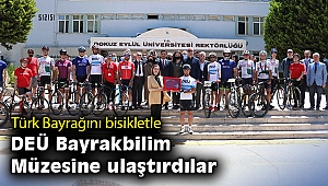 Türk Bayrağını bisikletle DEÜ Bayrakbilim Müzesine ulaştırdılar