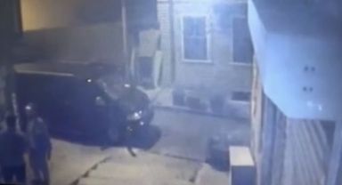 Akıl almaz kavga! Saldırdığı gencin kulağını ısırdı