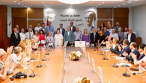 Azerbaycan’da eğitim veren akademisyenlere Rektör Budak’tan 'Teşekkür Belgesi'