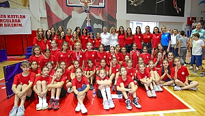 Bayraklı'nın Yaz Spor Okullarına renkli açılış Şimdi spor zamanı!