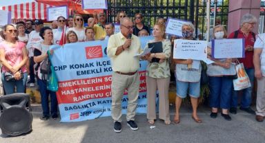 CHP Konak hastane önünden seslendi: Randevu krizi büyüyor